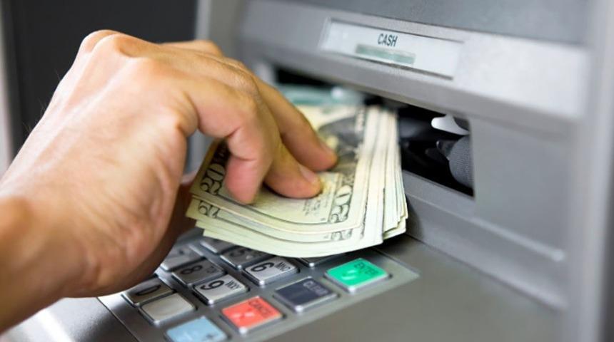 ATM’deki güvenlik açığı sayesinde 1 milyon dolar çekebildi