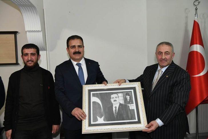 Vali Akbıyık’ın Yüksekova temasları G2