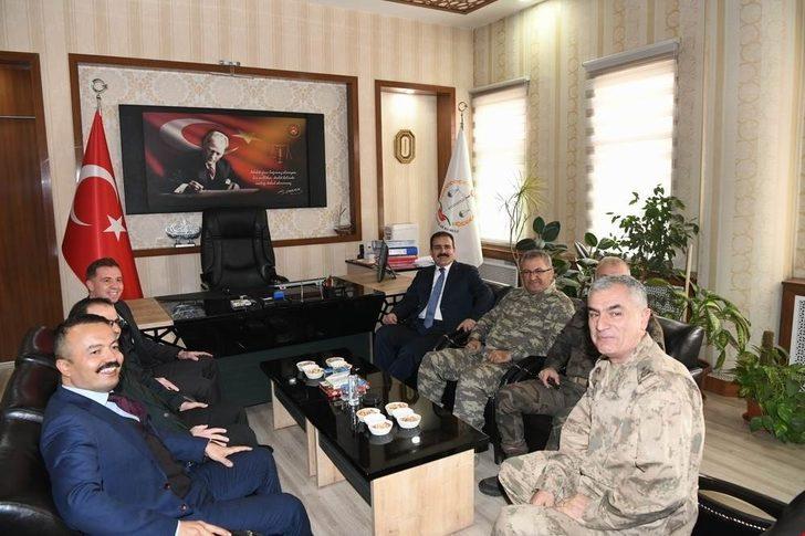 Vali Akbıyık’ın Yüksekova temasları G3