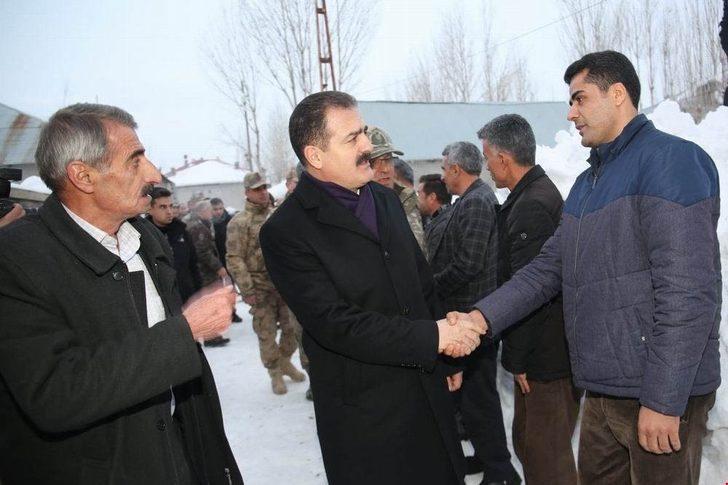 Vali Akbıyık’ın Yüksekova temasları G4