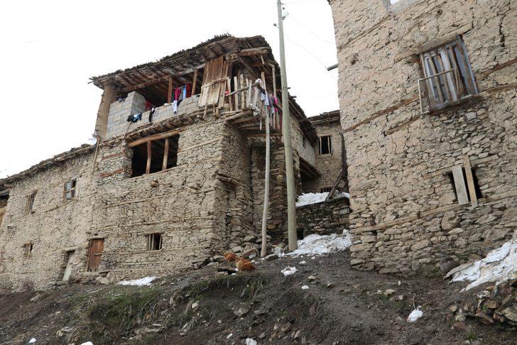 Duyan makinesini alıp oraya koşuyor G2