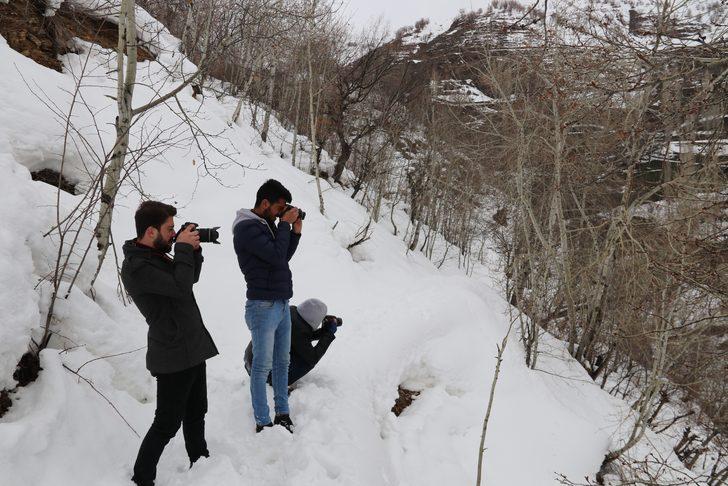 Duyan makinesini alıp oraya koşuyor G4