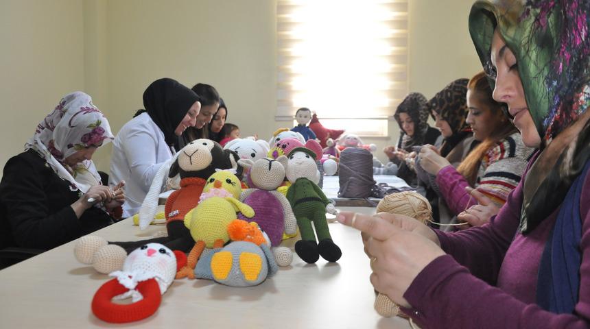 Ev kadınları, 'amigurumi' yaparak para kazanmaya başladı