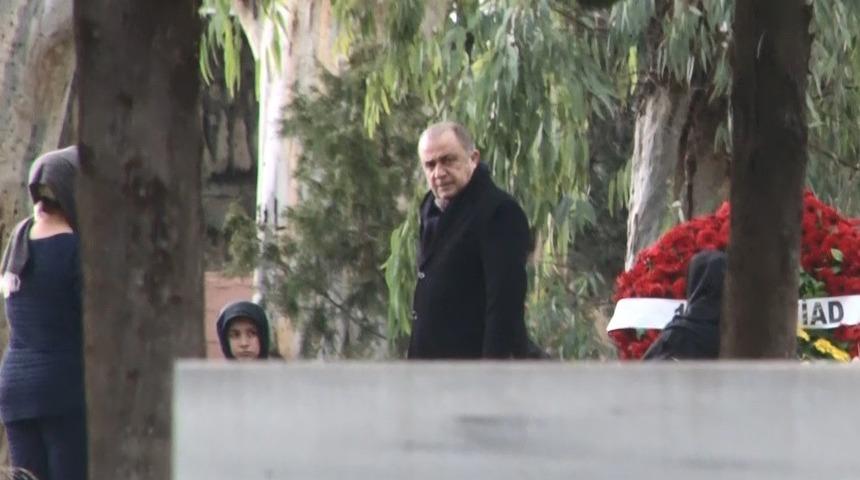 Fatih Terim babası Talat Terim'in mezarını ziyaret etti