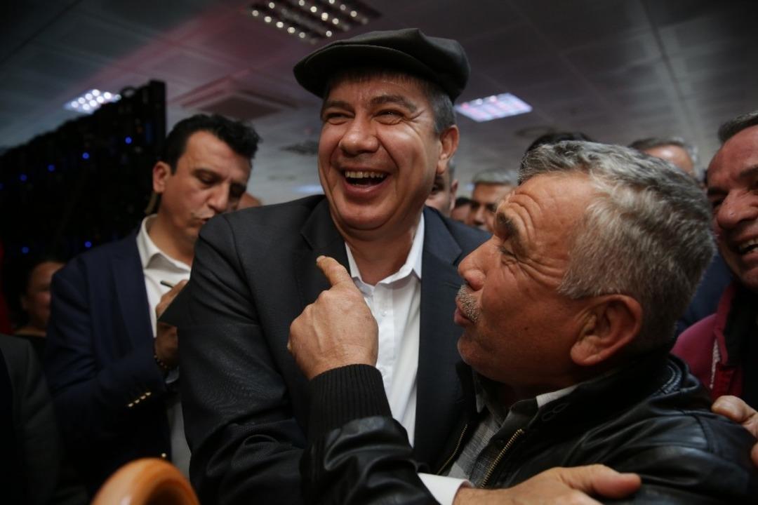 Başkan T&uuml;rel: &ldquo;Halkımızın arasına g&ouml;ğs&uuml;m&uuml;z&uuml; gere gere &ccedil;ıkıyoruz&rdquo;