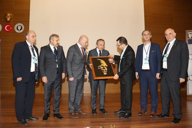 Prof. Dr. Özgür Demirtaş Manisa iş dünyası ile buluştu