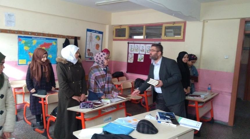 Misafir &ouml;ğrencilere anlamlı hediye