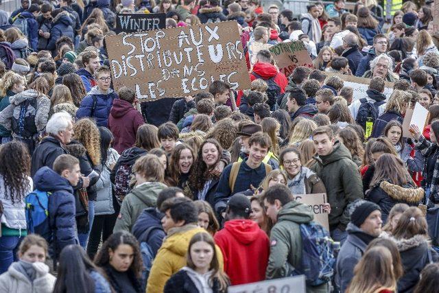 Belçika’da binlerce öğrenci sokakta 2