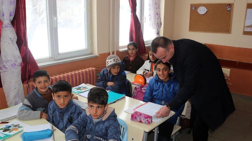 Ağrı İl Milli Eğitim M&uuml;d&uuml;r&uuml; Tekin, il&ccedil;elerde incelemelerde bulundu