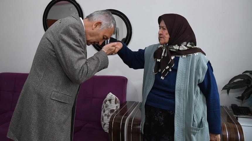 Başkan G&uuml;naydın&rsquo;dan şehit annesine ziyaret