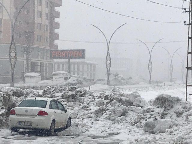 Yüksekova’da kar yağışı