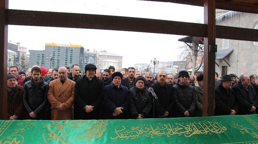 Gazeteci Alyanak son yolculuğuna uğurlandı