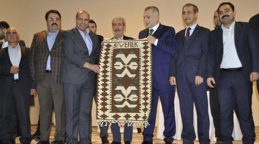 Metin K&uuml;l&uuml;nk Siverek&rsquo;te konferans verdi