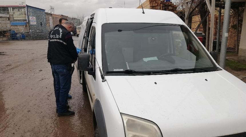 Afgan ile Suriyeli grup arasında bı&ccedil;aklı kavga: 3 yaralı