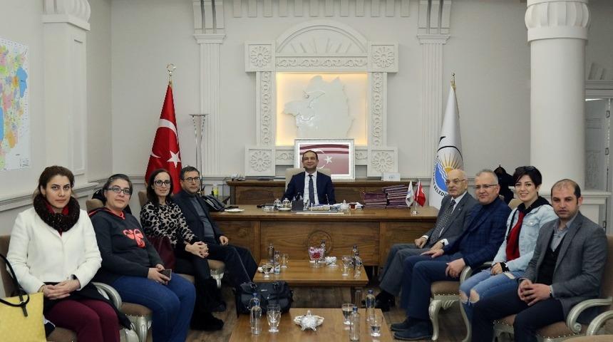 Merkez Valisi Yeter&rsquo;den Van B&uuml;y&uuml;kşehir Belediyesine ziyaret