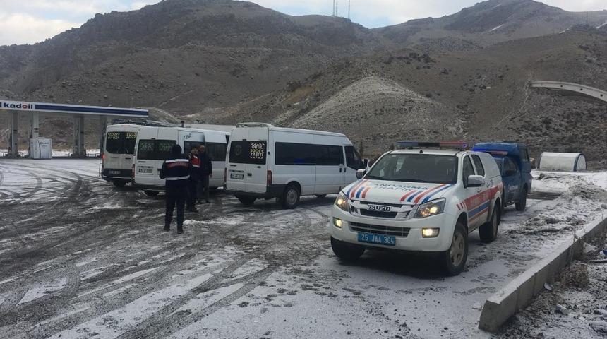 Horasan İl&ccedil;e Jandarma Trafik ekiplerinden &ouml;ğrenci servislerine sıkı takip