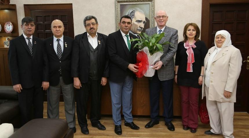 Kazım Kurt: &ldquo;Şehit ailelerimizin her zaman yanındayız&rdquo;