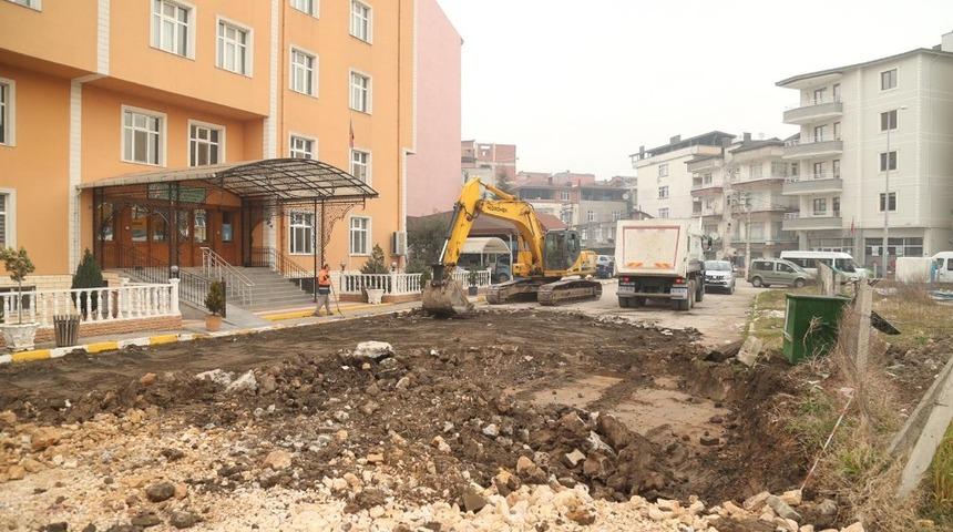 &Uuml;nye&rsquo;de trafiği rahatlatacak yolda &ccedil;alışmalar devam ediyor