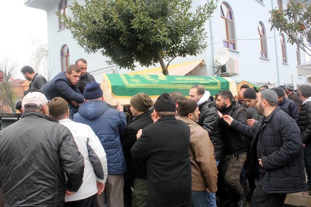 Karadeniz'de batan teknede ölen 2 balıkçı son yolculuğuna uğurlandı