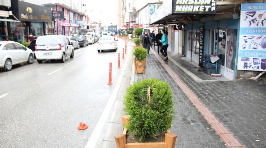 Samandağ&rsquo;da saksılı ağa&ccedil;lar tahrip edildi