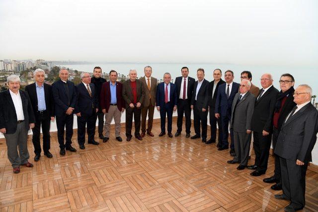 Başkan Adayı B&ouml;cek, CHP&rsquo;li isimleri ağırladı 3