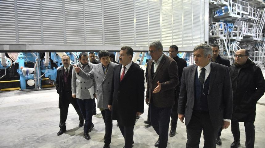 Yılmaz, kağıt fabrikasını inceledi