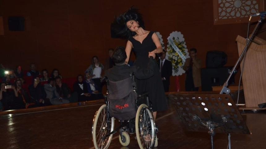 Tekerlekli sandalyede tango beğeni topladı