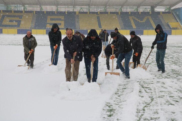 Ağrı Şehir Stadyumu temizleniyor G1