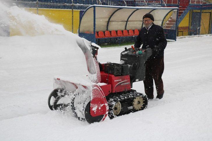 Ağrı Şehir Stadyumu temizleniyor G3