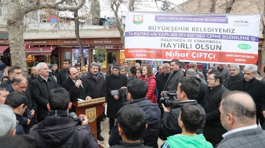 Divanyolu dış cephenin a&ccedil;ılışı yapıldı