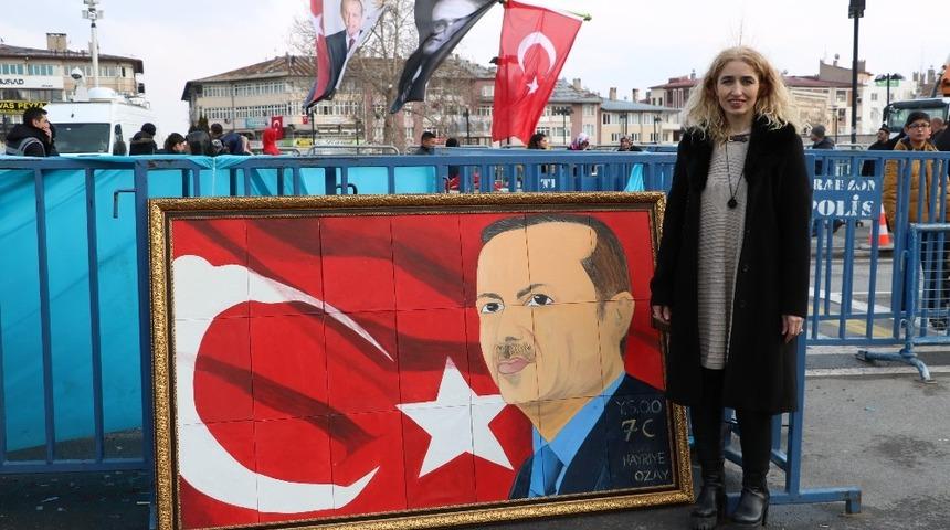 Mitinge ge&ccedil; kaldı, cumhurbaşkanı tablosu elinde kaldı