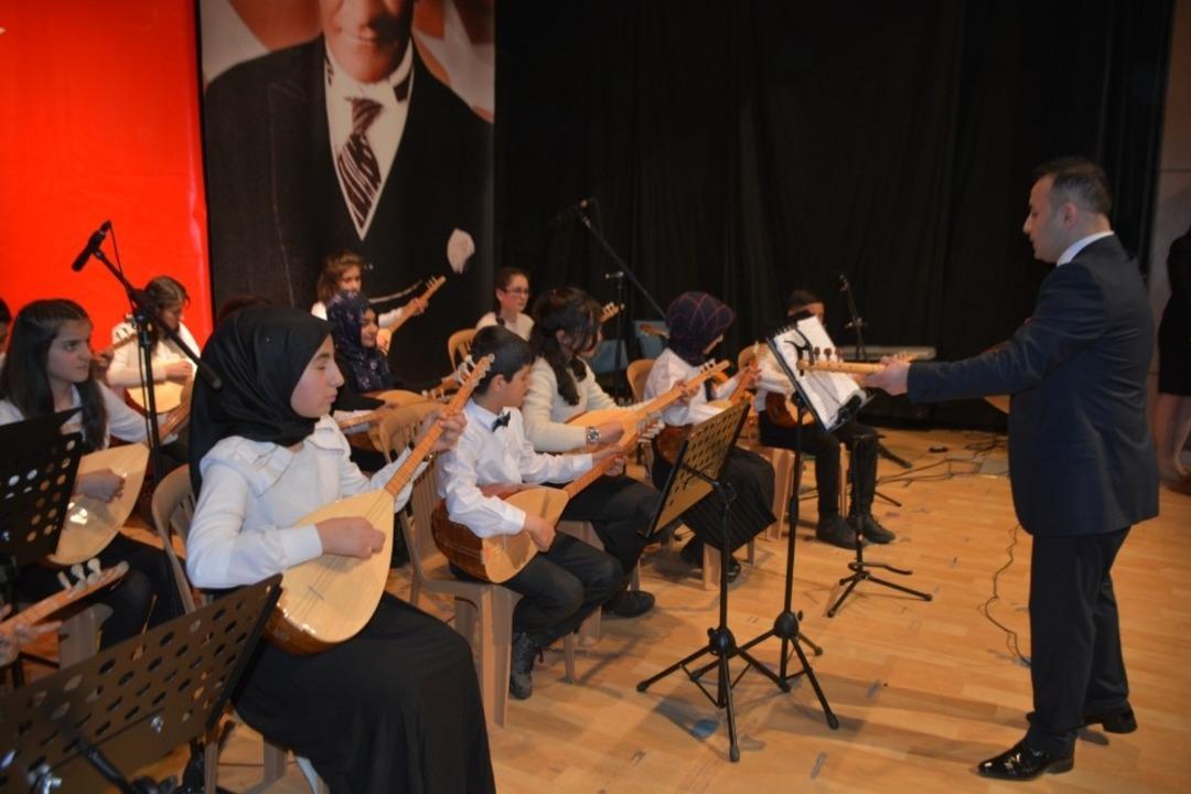 Tatvan&rsquo;da m&uuml;zik dinleti programı