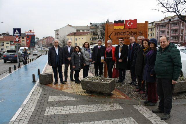 Almanya heyeti çok dilli anaokulu için geldi