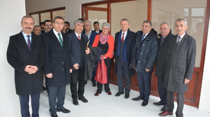 Almanya heyeti çok dilli anaokulu için geldi