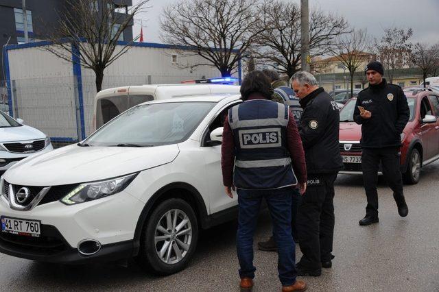 Çeşitli suçlardan aranan 27 kişi okul çevresi denetiminde yakalandı