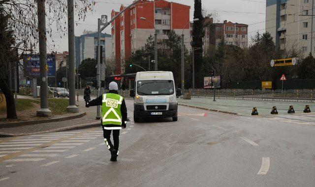 Çeşitli suçlardan aranan 27 kişi okul çevresi denetiminde yakalandı