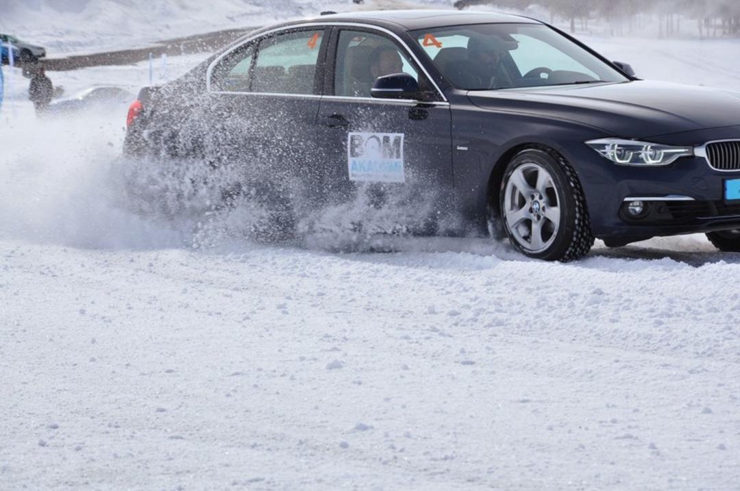 Donan &Ccedil;ıldır G&ouml;l&uuml; &uuml;zerinde sınırları zorladılar 