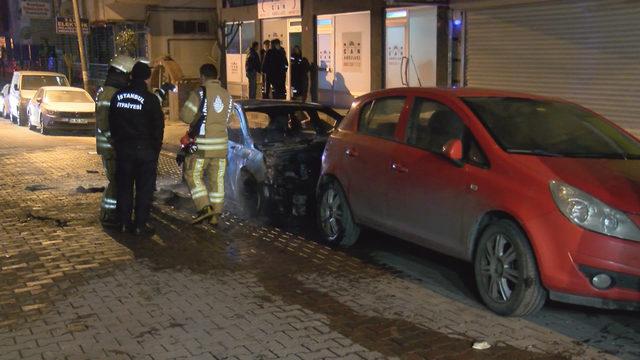 Avcılar'da kaza yapan motosiklet alev aldı, 2 otomobil yandı