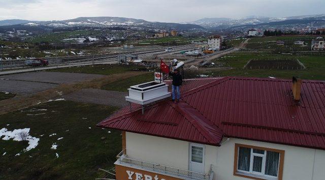 İlginç fikirli muhtar adayı şimdiden mezarı çatıya çıkardı