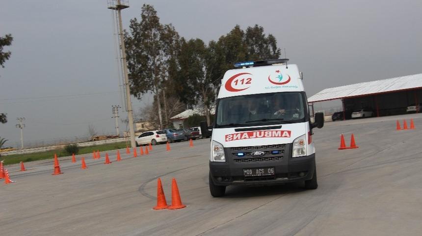 Acil personeline ambulans sürüş eğitimi verildi