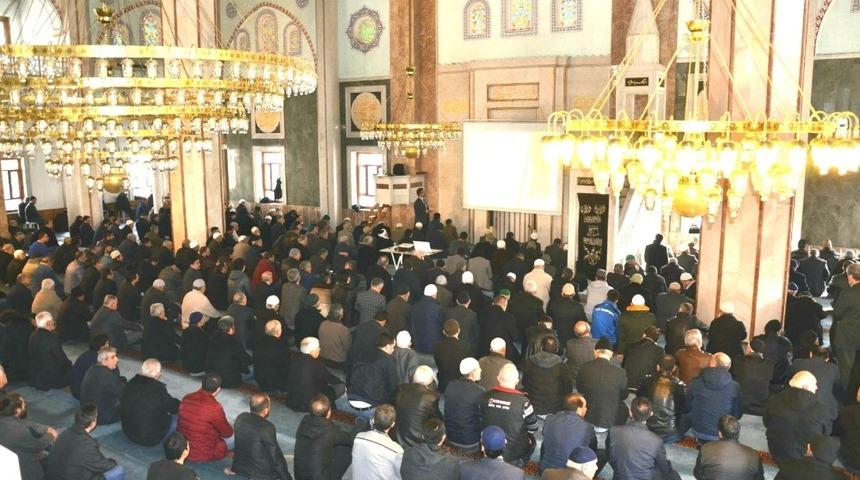 Din adamları t&uuml;t&uuml;n bağımlılığına karşı m&uuml;cadele edecek