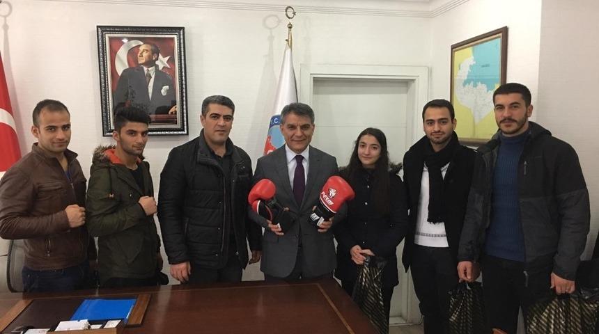 Kickboks ve Muaythai sporcularından Kaymakam &Ouml;zkan&rsquo;a ziyaret