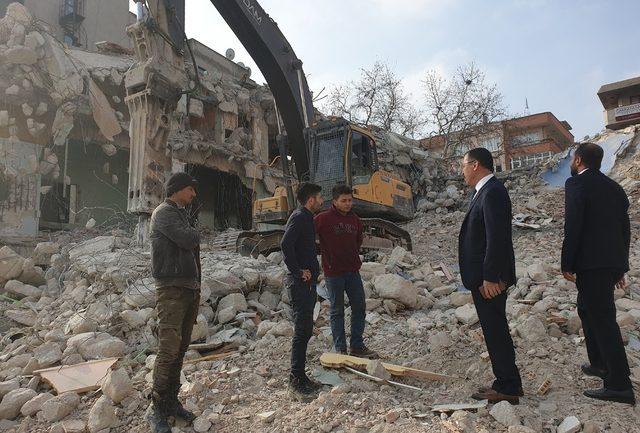 Rektör Bağ, yıkımı sürdürülen eski PAÜ Hastanesi’nde inceleme yaptı