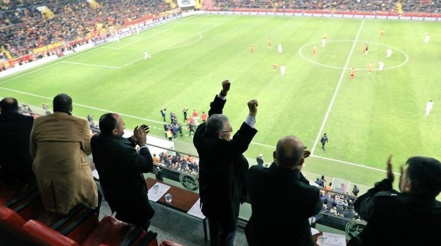 Başkan adayı havalara u&ccedil;tu