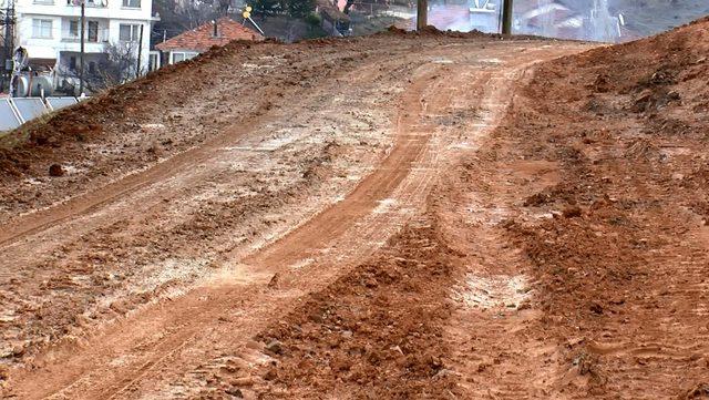 Mahallelinin çamurlu yol tepkisi