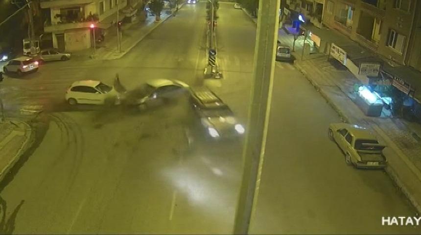 Hatay&rsquo;da trafik kazaları şehir polis kameralarına yansıdı