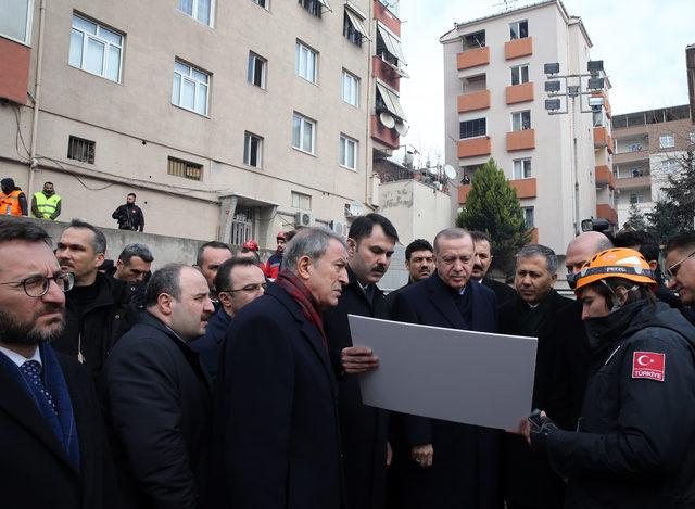Erdoğan enkaz alanında incelemede bulundu 