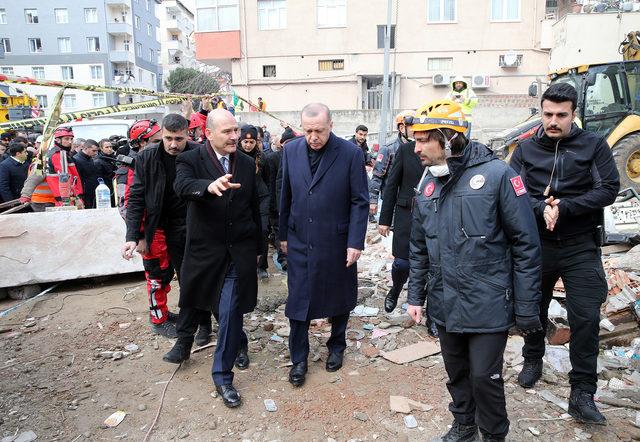 Erdoğan enkaz alanında incelemede bulundu 