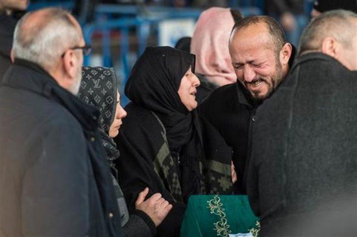 Kartal'da çöken binada aynı aileden ölen 9 kişi son yolculuğuna uğurlandı G4