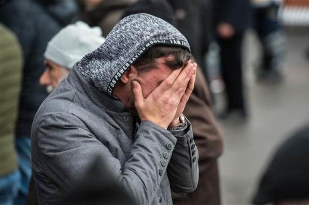 Kartal'da &ccedil;&ouml;ken binada aynı aileden &ouml;len 9 kişi son yolculuğuna uğurlandı